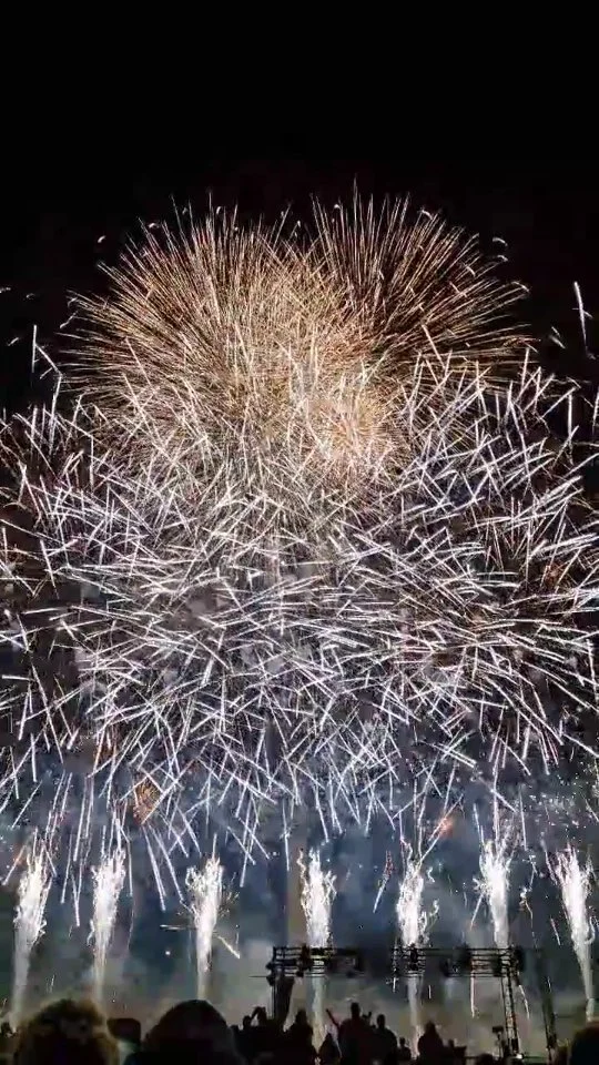 Polen 🇮🇩 Finale Pyronale Berlin 2024 🎆🤩
#pyronaleberlin #olympiastadion #pyroshow #polen #berlin #maifeld #pyronale #pyro #pyros #instapyro #feuerwerk #großfeuerwerk #pyroabend #pyrojunge #feuerwerkstradition #pyroforlife #pyrolove #pyrocommunity #feuerwerkshow #feuerwerkkaufen #pyroshop #feuerwerksversand #feuerwerksverkauf #feuerwerkbuchen #feuerwerkbestellen #feuerwerkland #deinfeuerwerkshop