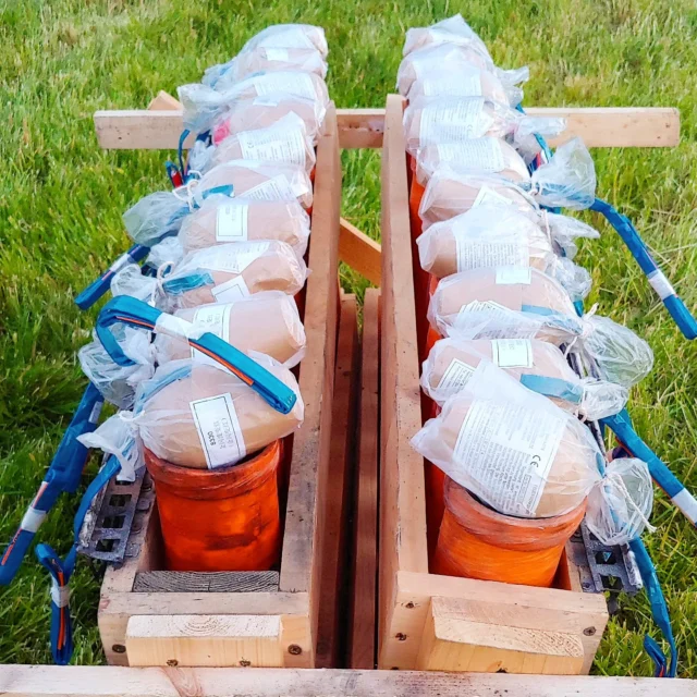 20 Zylinder klingen am besten 🚙💣😎

#feuerwerk #pyrotechnik #großfeuerwerk #pyro #pyros #pyrojunge #pyroabend #pyroshop #pyrocommunity #instapyro #pyroshow #dorffest #stadtfest #murmeln #feuerwerkbuchen #feuerwerkskörper #zethau #saison #feuerwerkfotografie #feuerwerkstradition #zethauerfrühlingsfest #feuerwerkevent #feuerwerkkaufen #blackboxx #feuerwerksverkauf #feuerwerkonlineshop #feuerwerkland #deinfeuerwerkshop
