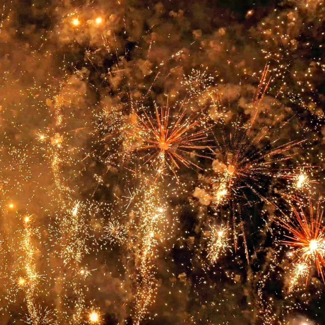 Liebt Ihr Crackling oder hasst Ihr Crackling? 💥🤾🏻‍♂️

#feuerwerk #pyrotechnik #crackling #extrem #pyro #pyros #pyroextrem #pyroabend #pyrostimmung #pyroforlife #pyrojunge #pyrocommunity #pyroshop #feuerwerkshow #feuerwerkskörper #silvesterfeuerwerk #cracklingfire #instapyro #feuerwerkstradition #verbundfeuerwerk #lassknacken #lasskrachen #feuerwerkonlineshop #feuerwerkbuchen #feuerwerkkaufen #feuerwerkland #deinfeuerwerkshop