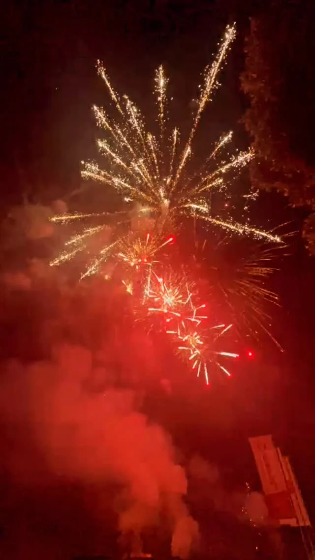 Entgegen dem Mainstream mal ein schönes verpixeltes Video 💈📹😜
#pixelvideo #saluttutgut #feuerwerk #deinfeuerwerkshop #feuerwerkland